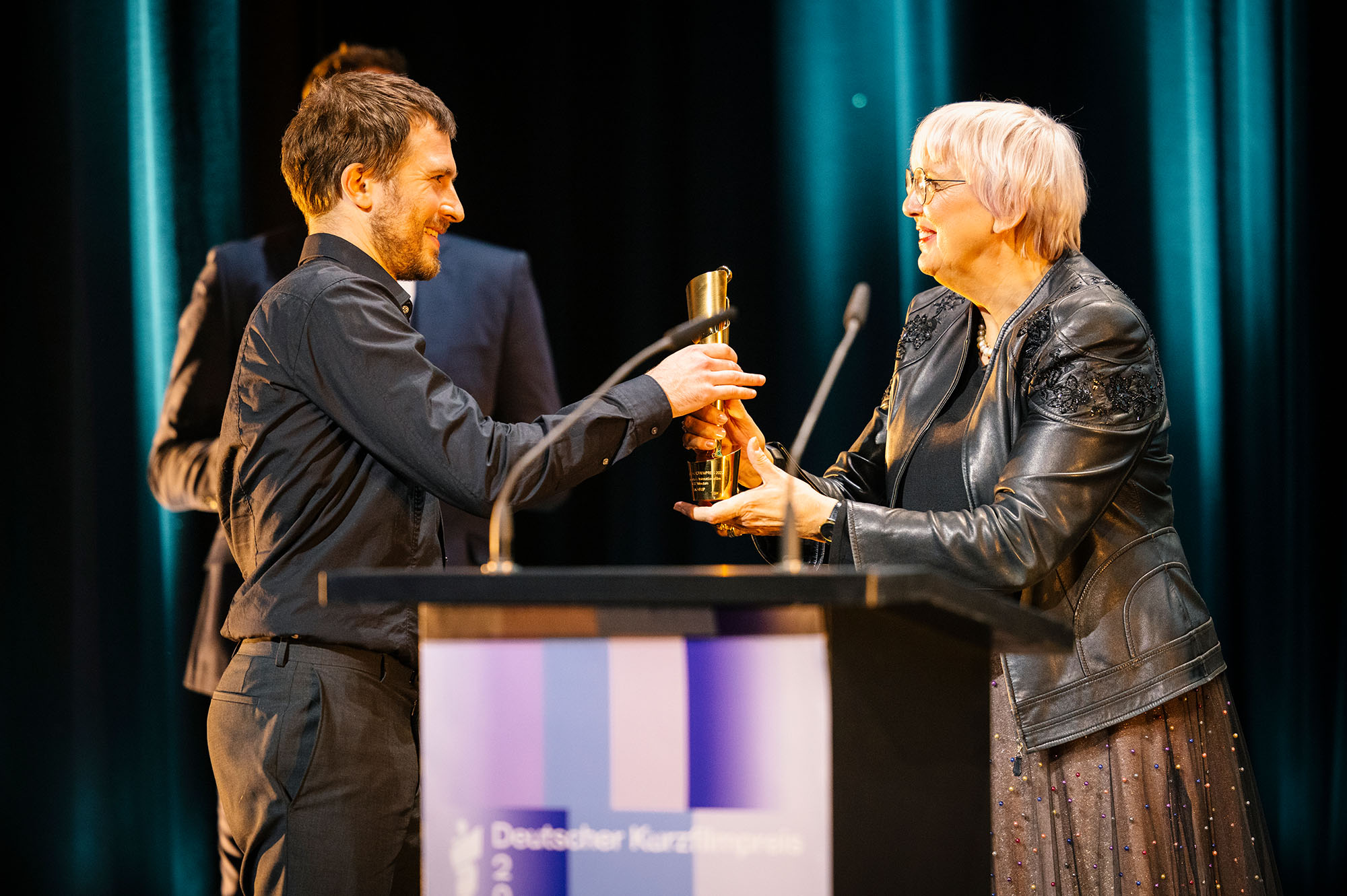 In 2022, the German Short Film Award ceremony took place at Kampnagel in Hamburg - a total of six projects were honoured by the Minister of State for Culture and Media, Claudia Roth. | MOIN Filmförderung