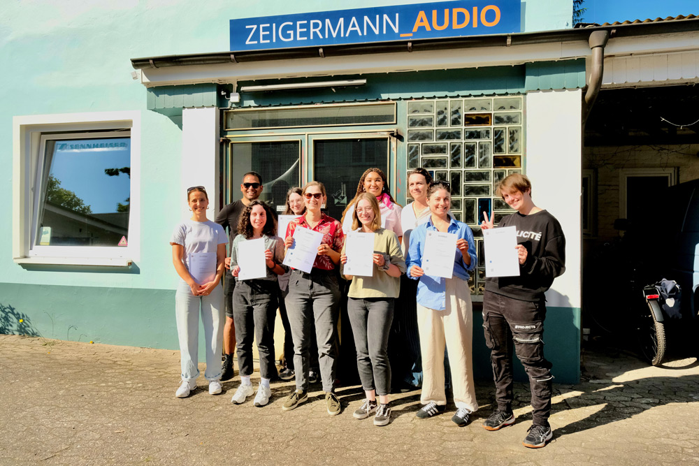 Der letzte GetOnSet-Jahrgang bei der Verleihung der Abschlusszeugnisse | MOIN Filmförderung