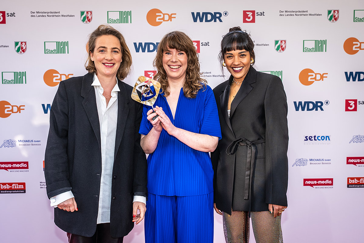 Auch Hilke Rönnfeldt (Mitte) nahm für ihre Nordlichter-Serie "Festmachen" einen Grimme Preis mit nach Hause. Foto: Michael Neuhaus | MOIN Filmförderung
